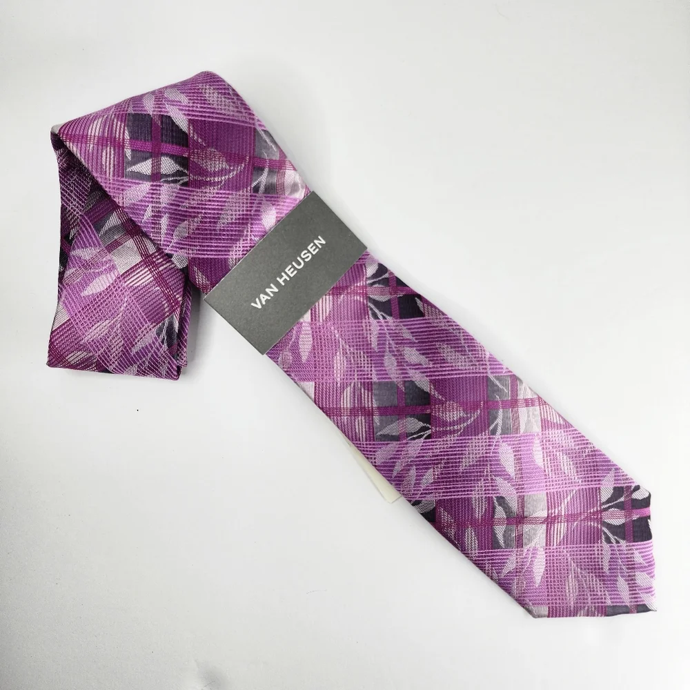 VAN HEUSEN Purple Leaves Tie. NWT.